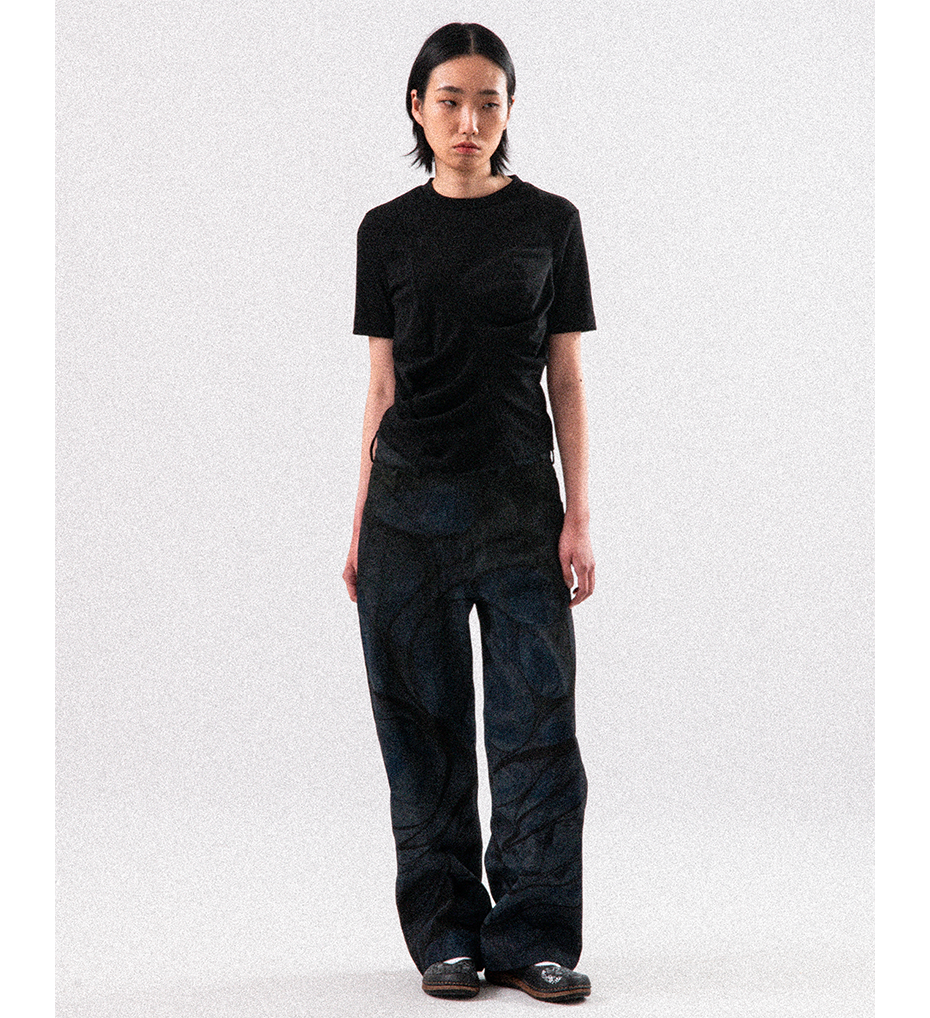 CURVED XUEDI BLACK TEE