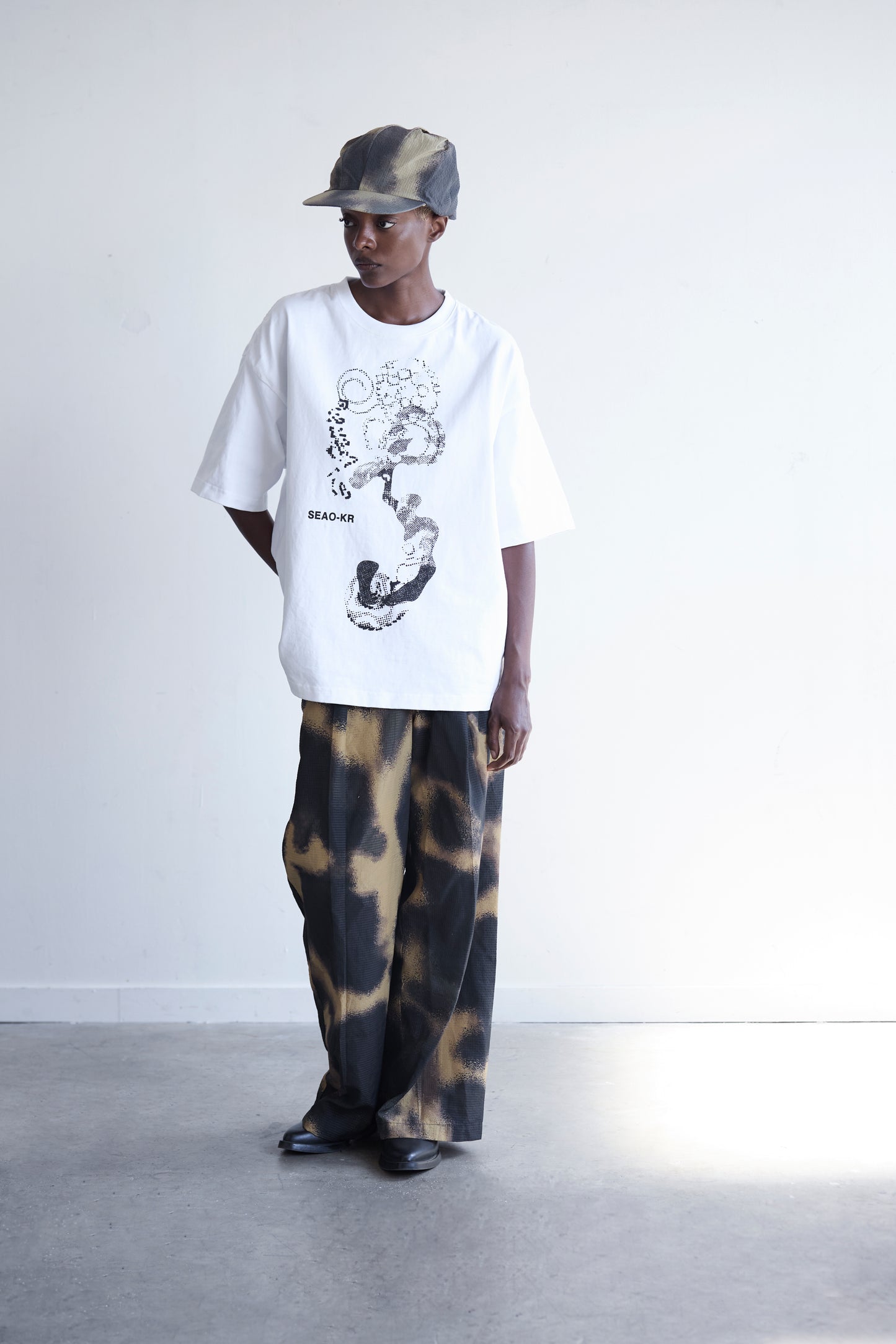 PLEATED CAMO WIDE PANTS