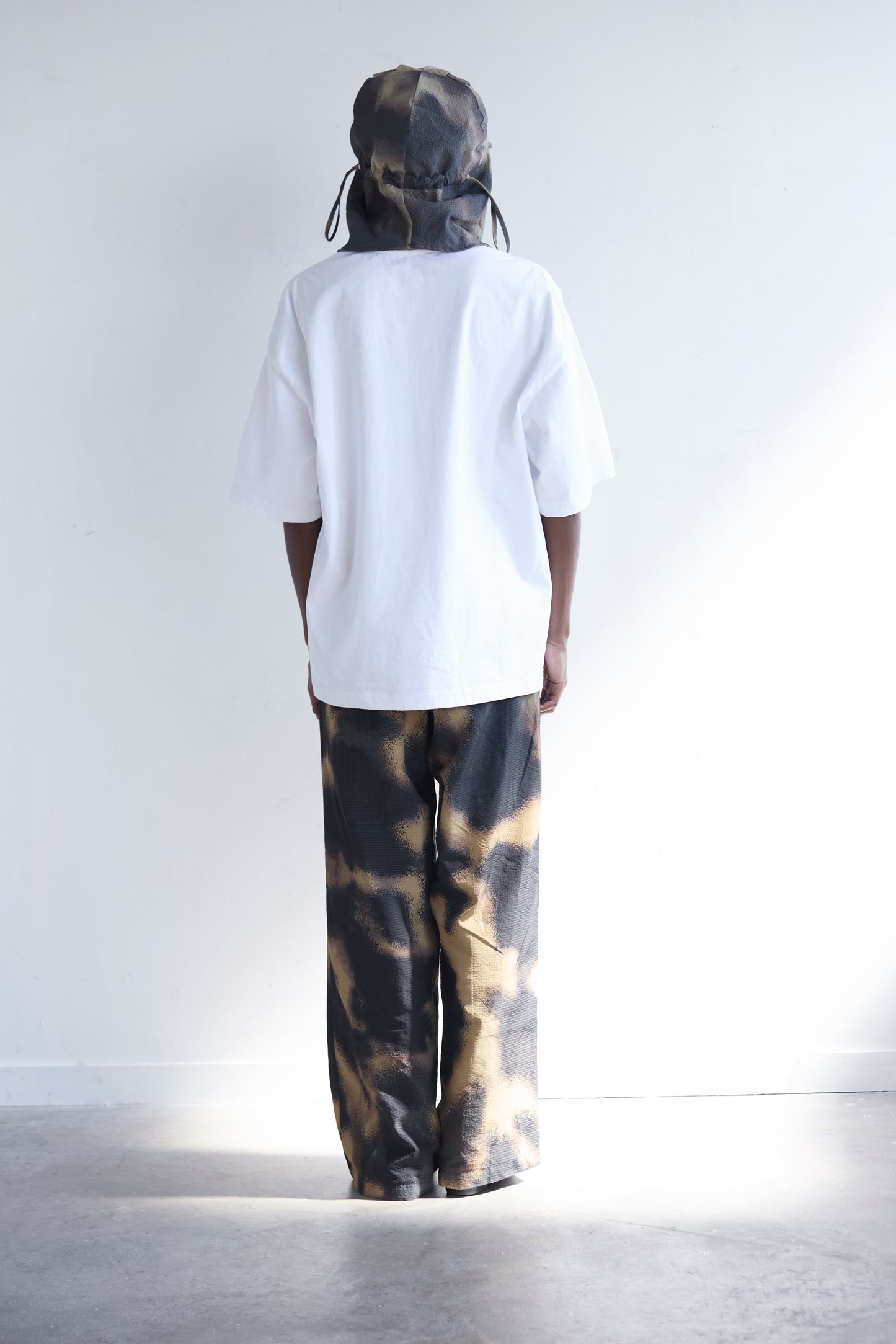 PLEATED CAMO WIDE PANTS